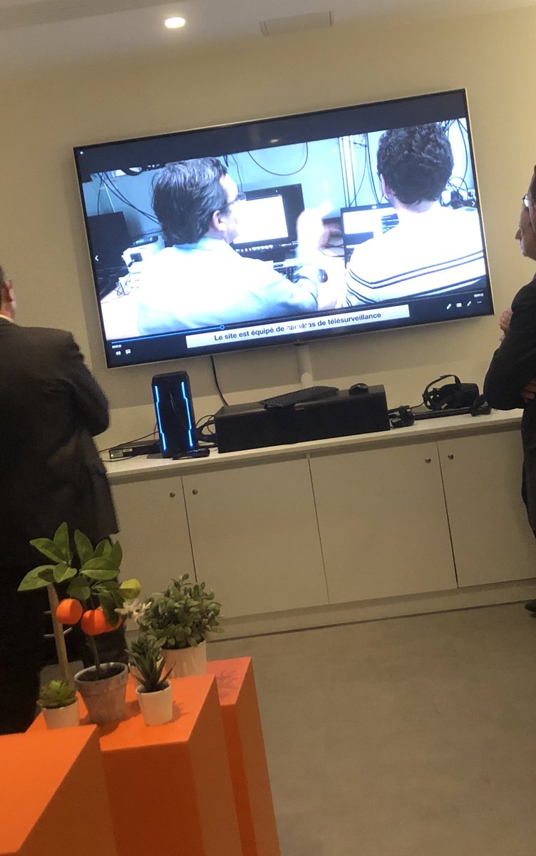 olivier_wd's tweet photo. Très belle après-midi d’échange au #HelloLab @Orange_Future
sur la #5G avec nos clients Entreprises
Merci @DALOZVIDAL et @FrancoisGUY09 pour votre invitation! https://t.co/JUhXZJJEQu