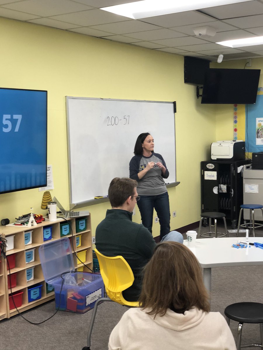 hunter_pta's tweet photo. Learning all about math strategies from our very own knowledgeable resource....our principal...Mrs Pelton! Valuable information on helping reinforce math fundamentals with your student!! #hunterpta #hunterprincipalrocks @hunter_pta @HunterPrincipal https://t.co/rQr7AsyOK4
