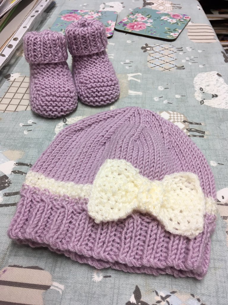 HandKnittedLove's tweet photo. Gorgeous baby hat hot off the needles size 6-12 mths hand knitted in bambino and special baby dk #Stylecraft shade lilac and cream I’ve found a matching pair of bootees too! hat pattern by #LucindaGanderton #letsknitmag #handmade #indie #woolshop #babyhat #babybootees #knitting https://t.co/6sDC8ktzk5