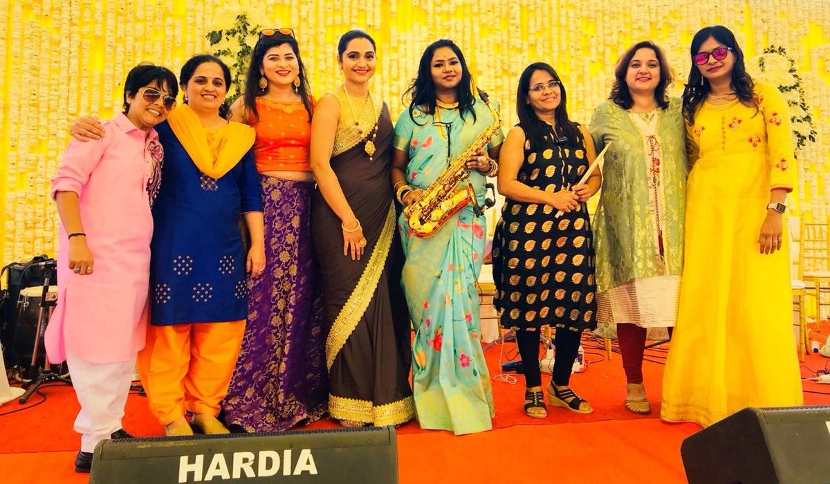 SaxSubbalaxmi's tweet photo. Recent pics of full female bandππ·
@DarshanaJog @RadhikaAnturkar @SavanieeRavindrra @DevyaniMohol @ManishaJambotkar @SulakshanaPhatak @VinitJadhav @indore
#SaxophoneSubbalaxmi #SaxWithSaree #LadySaxophonist #FemaleSaxophonist #IndianSaxophonist #BestSaxophonist @LBR_KO https://t.co/Mh3rltz1E4