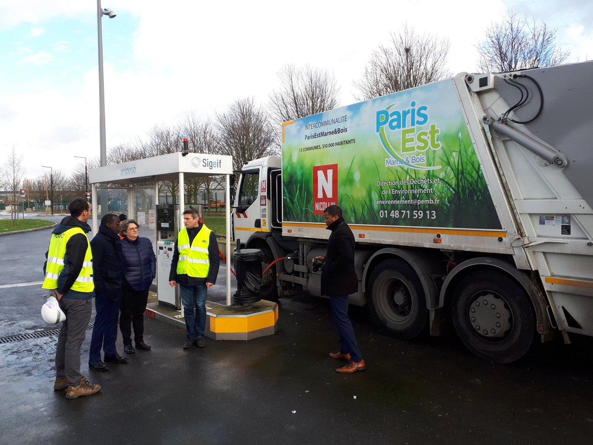 DMaocec's tweet photo. De la #methanisation au #bioGNV, d'Ussy à Bonneuil sur Marne : découverte pour les parlementaires franciliens de l' #economiecirculaire ♻️ du #Biomethane au service des territoires.
#biodechets 🍌#emploislocaux 👨‍🎓 #ENR 🌱#mobilitepropre⛽ #revolutionagricole 🐄 #DCTIDF https://t.co/DgIx7fajJF