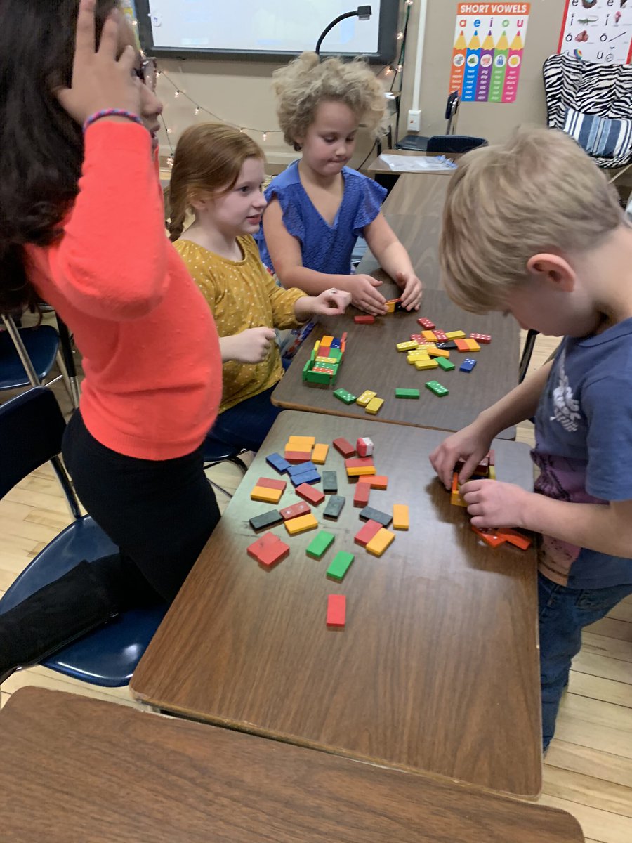 halexander_ELS's tweet photo. How can we work together to make something with 100 objects?  #planandcreate #100thDayofSchool @leannekluttz @RES_RSSS @JenniferWarden5 https://t.co/sR28AvYbQE