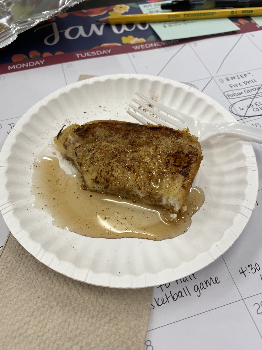 Mrs. Earle’s class with the yummy food! Sure, I will sample that for you!! 🥰 <a href="/shs_sycpride/">Sycamore High School</a> <a href="/CCBOE/">Cheatham Schools</a> <a href="/DawnwenningDawn/">Dawn</a> <a href="/AdrianBaker27/">Adrian Baker</a>