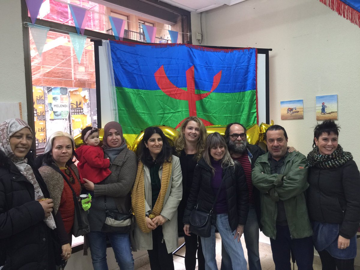 Siempre es positivo ver como se abren  locales que aporten en la vida cultural de #Barakaldo.
Ongi Etorri #AmazighEtxea !
Eskerrik asko #Agharas !
ⴰⴼⵓⵙ ⴳ  ⵓⴼⵓⵙ  ⴰⵏⵏⴰⵍⵉ ⵙⴰⵎⴰⵣⵉⵔ  ⵏⵙⵎⵓⵏ  ⵜⴰⵜⵔⴰ ⵏⵔⵎⵓⵏ ⵜⴰⵍⴰ