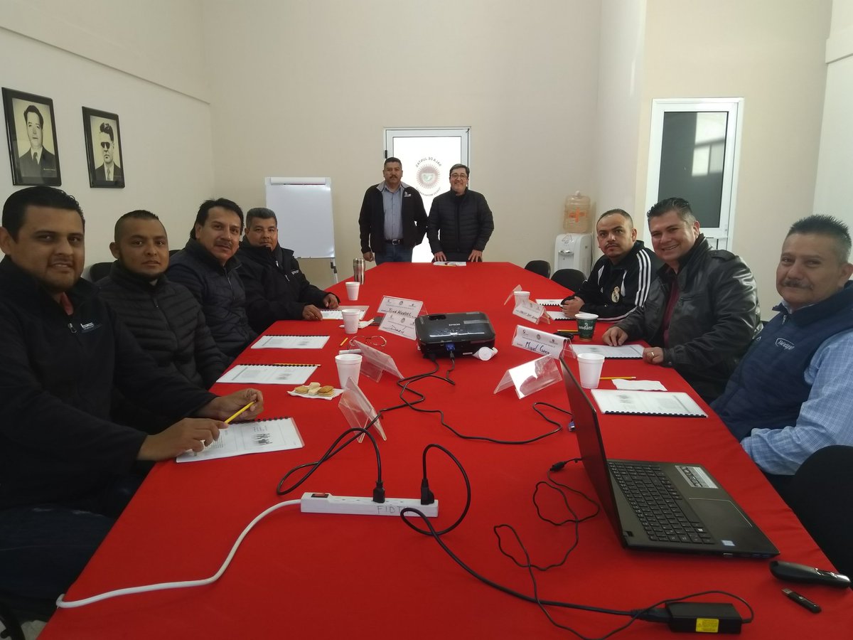 RogerCastilloR's tweet photo. Instituto de Educación Obrera-FIDTH @CTM_Coahuila curso de Negociación de Contrato Colectivo #Neapco #Titanx #Electrocomponentes representatividad, información, legalidad, compromiso #SindicalismoResponsable®️ @tereso_medina @JG_Guardiola @vicentevalverd2 https://t.co/FfRuw9jt5h