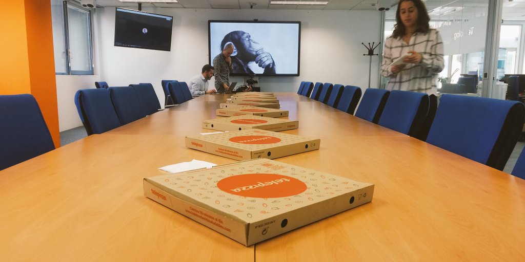 BABELgrupo's tweet photo. 🔴🔴Hoy asistimos al #afterwork sobre #chatbots impartido por nuestro compañero @lpld en la oficina de @BABELgrupo en Madrid.
#babeltech #innovation #artificialIntelligence #bots #machinelearning #technology #alexa #betechie #talent https://t.co/6kHeJ4bHcG