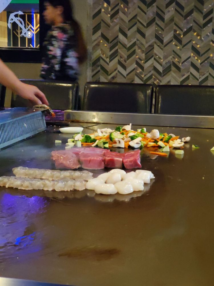 PlanoTokyo's tweet photo. EAT FREE HIBACHI ON YOUR BIRTHDAY! Your choice of steak, chicken, or shrimp, birthday guy or gal. With four other paying adults. Must show ID. Dine-in only.  https://t.co/lCzrh61re3 https://t.co/k7qM4jeiBI
