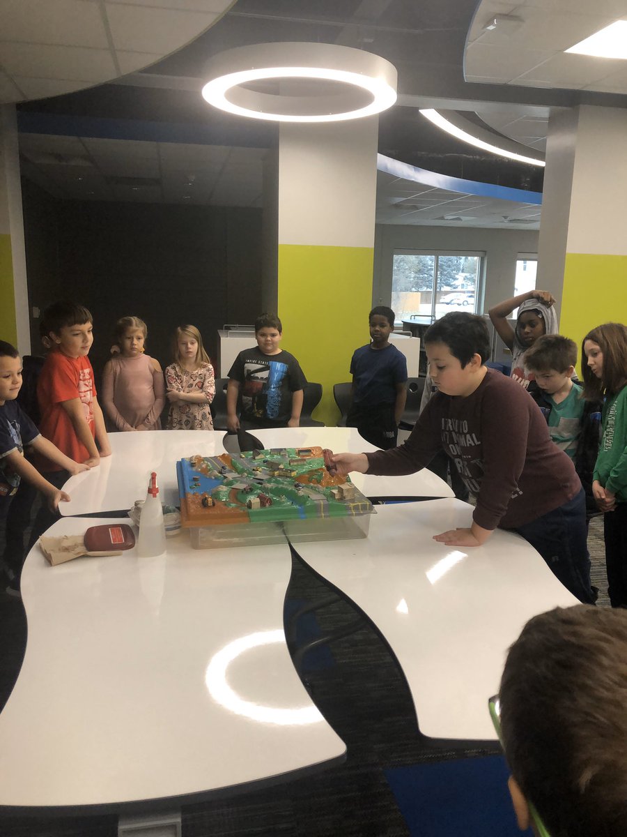 AmyLynnBaxter2's tweet photo. Learning about Pollution Solutions! https://t.co/DrU8KC9Hh8