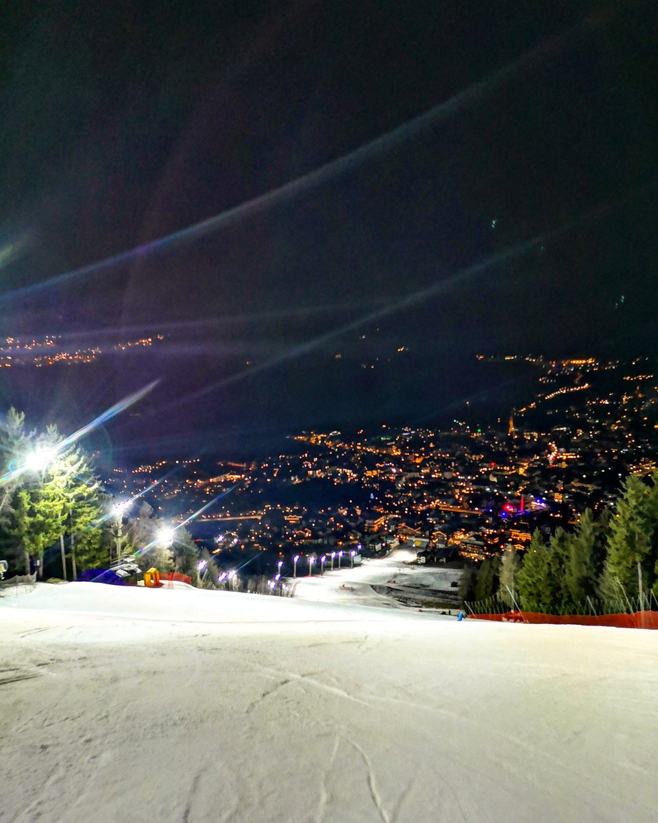 bormioski's tweet photo. È considerata una delle piste più belle al mondo. Questa sera la #Stelvio vi aspetta dalle 20:00 per lo #scinotturno. 🌛⛷️

https://t.co/ftvKYX38Uo

#bormioski #theverticalfun https://t.co/xdLSmcVfN2