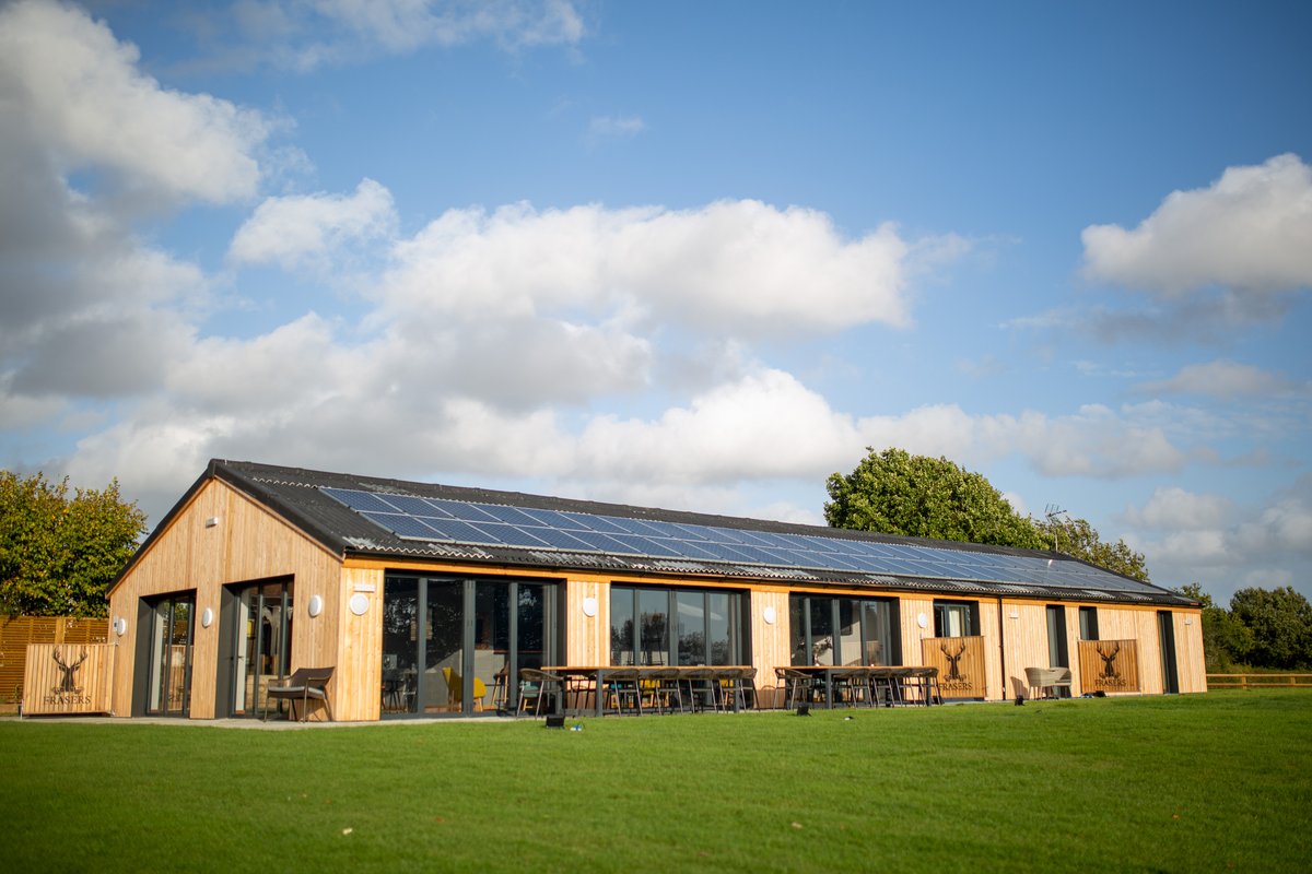 frasersegerton's tweet photo. #ThrowbackThursday 
What a difference a year makes! Stags barn before and after. 
#newventures #stagsbarn #newchapter #selfcatering https://t.co/MQCsthUOHg