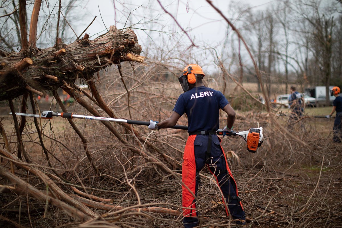 Franklin_Graham's tweet photo. .@AlertAcademy is at it again, this time serving with us in DeSoto County, MS. Thank you to this hardworking group for all they are doing! @SamaritansPurse https://t.co/5hiQx2Zvhx