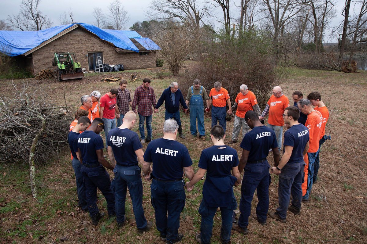 Franklin_Graham's tweet photo. .@AlertAcademy is at it again, this time serving with us in DeSoto County, MS. Thank you to this hardworking group for all they are doing! @SamaritansPurse https://t.co/5hiQx2Zvhx