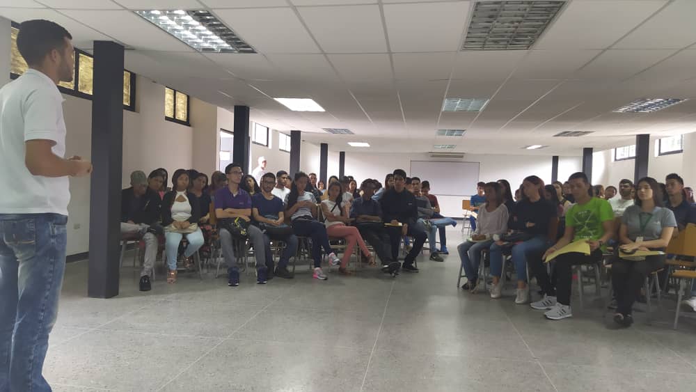 En reunión con los nuevos ingresos a nuestra casa de estudio <a href="/UNESR_BARQTO/">UNESR-BARQUISIMETO</a> apostando por el futuro del pais!!

<a href="/unesroficial/">Universidad Nacional Experimental Simón Rodríguez</a> 
<a href="/renriqueramos/">Enrique Ramos</a> 
<a href="/kennedymorales9/">🤨📸</a> 
<a href="/fveuoficial1/">FVEU</a> 
<a href="/UnesrFcu/">Fcu Unesr</a> 
@UnesrDeportes