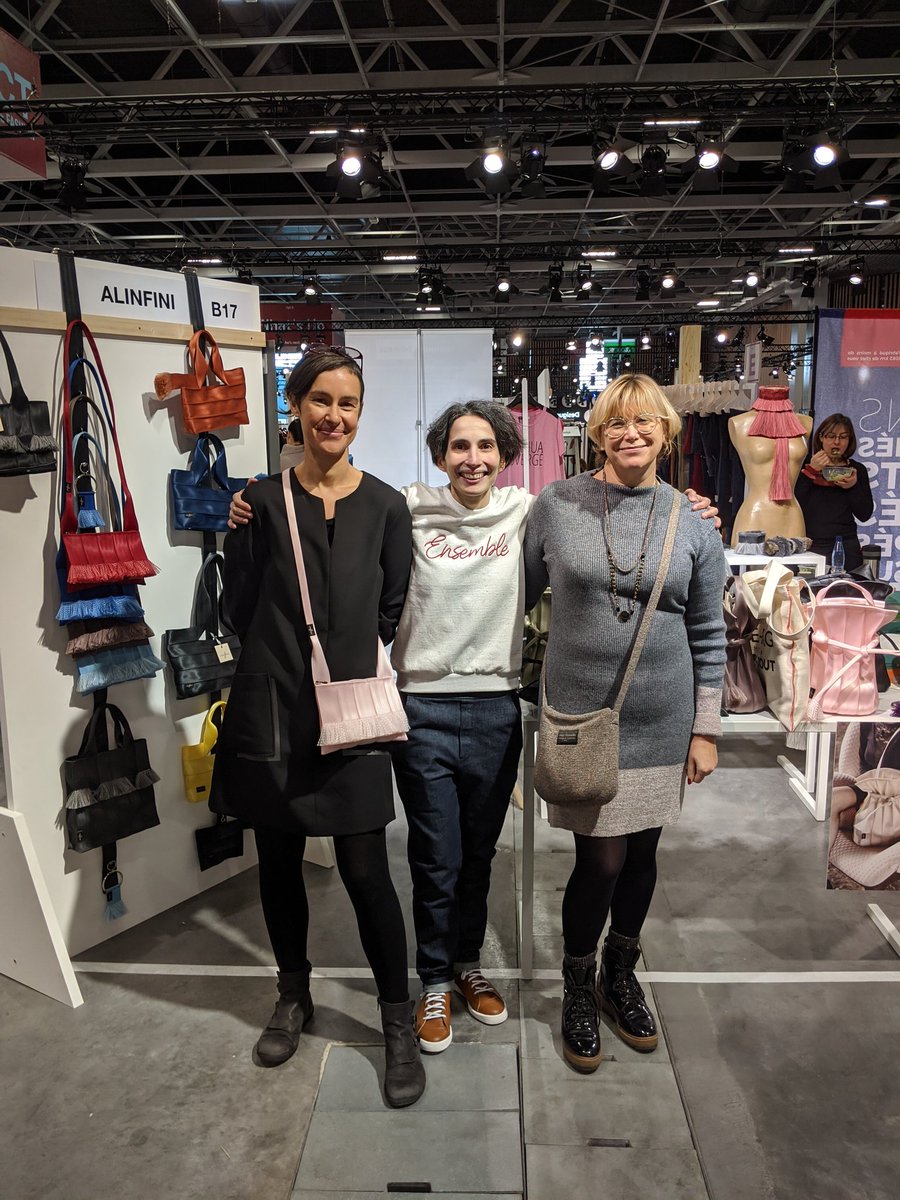 CarolineDervil's tweet photo. Cette journée a @whosnextdotcom a été riche 🤗 ! On a #gentleclasse avec Alban non ? Et rencontres @SloWeAre @chaussettesorph et Sandrine de #alinfini qui fait ds sacs avec ds ceintures de sécurité #recyclees ! (@FlixBus_FR n'hésitez pas !) @LaGentleFactory https://t.co/Xmz7YNLxv3
