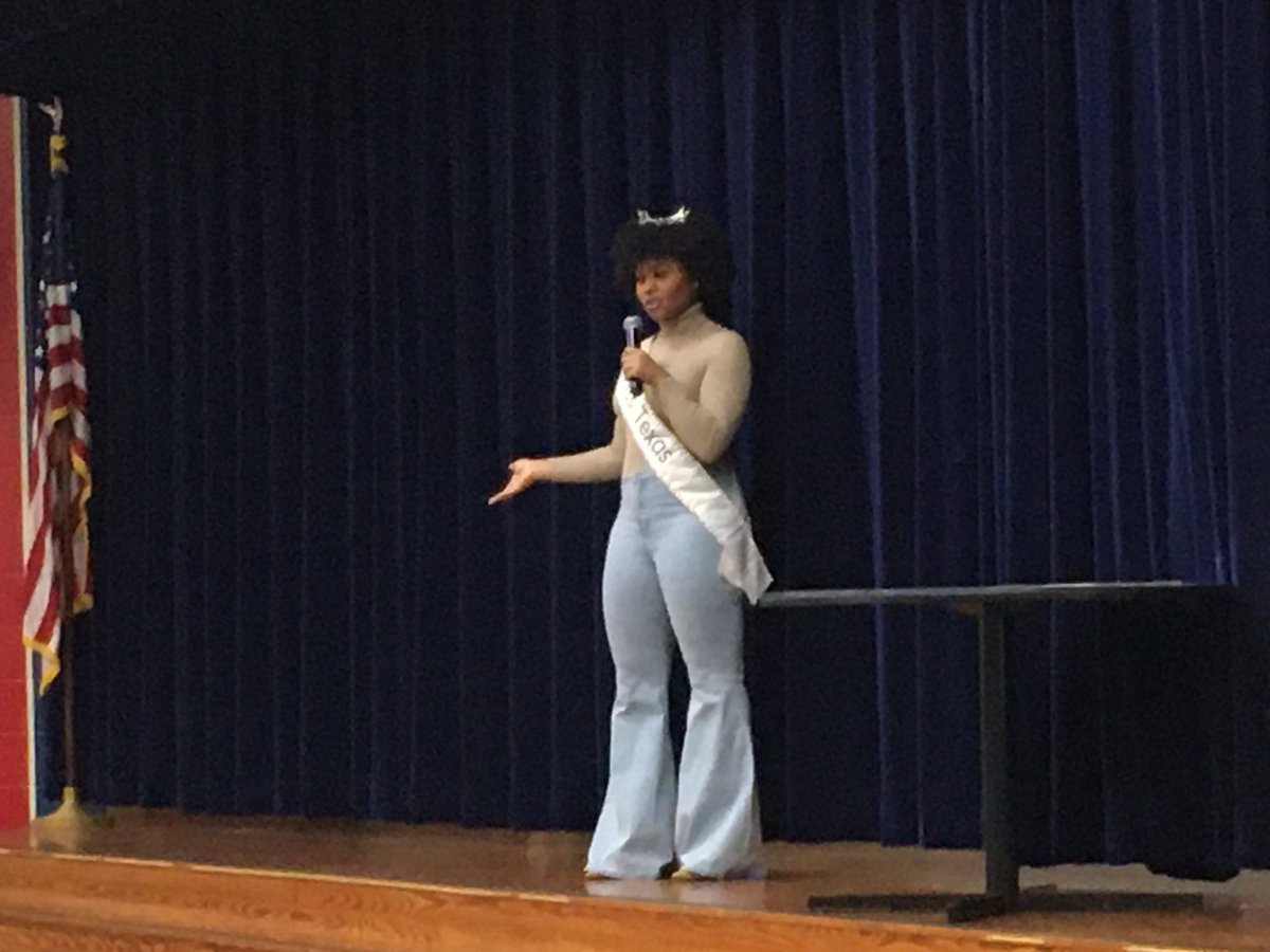 marla_jaynes's tweet photo. Texas can be proud of our Miss Texas @MissTXPageant Chandler Foreman!  Incredible with 500 students at a time! Thank you for coming!@SVEmisd @MidwayISD https://t.co/3RudgLBZYx