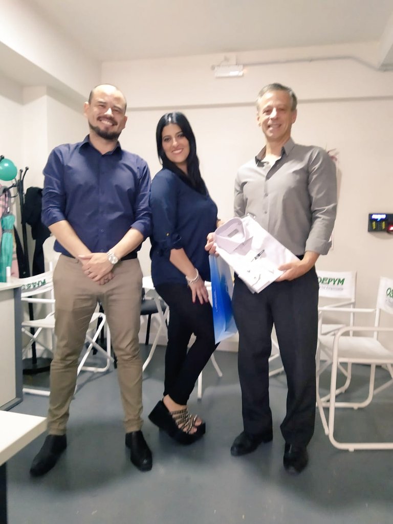 ChinoWally's tweet photo. Festejando el cumpleaños de nuestro querido gerente @pcabreraosdepym 
FELIZ CUMPLE PABLIN!!!
@Florenc59347193 @AVellilla @Dcordero331 @mhsanchez1988 @Osdepym @ClubOsdepym https://t.co/F3rdK42DTQ