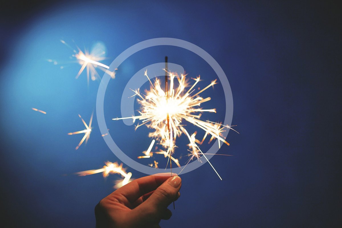 SA_Rodrigue's tweet photo. [ BONNE ANNÉE 2020 ! ]
Toute l'équipe Rodrigue vous souhaite une très bonne année 2020 pleine de réussite ! 🥳 #Rodrigue #CommeLeBon20 https://t.co/pv8U3qW0fy