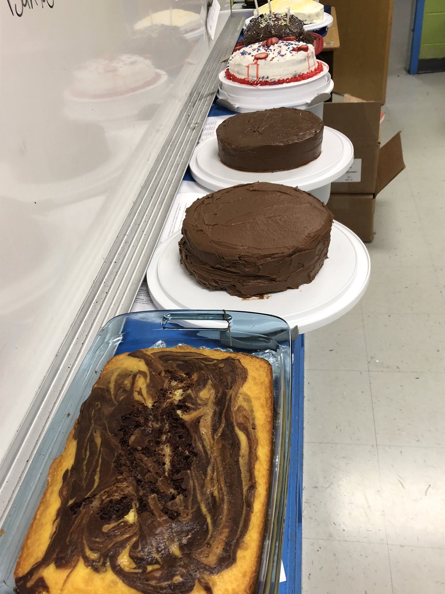 gardnerhistory's tweet photo. It is federalism day in @apgovernment @SouthavenHigh these students will not forget dual federalism (layer cake) and cooperative federalism (marble cake)
#teamdcs.   Today, we let them eat cake! https://t.co/tjrYv1jriP