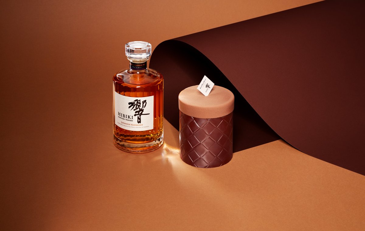 HKParis_'s tweet photo. [Maison Suntory🥃x @jeanpaulhevin🍫]
On vous présente "Hibiki", une pâtisserie d'exception résultant de l'#alliance, imaginée par RPCA, entre deux grandes maisons au #savoirfaire artisanal unique🙌 Voyage entre Paris et Tokyo garanti ! https://t.co/NClYOHHQjf
