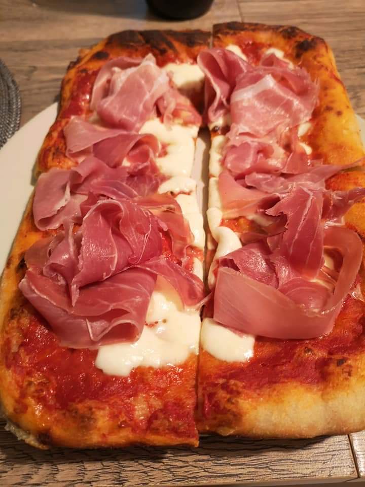 SaraDrilli's tweet photo. Oggi è la sua festa mondiale ma fa festa sempre la nostra #pizza
@ConfratPizza tanti impasti maturi a tutti noi 😍
#festamondialepizza #pizzaday https://t.co/0KSfznUTTL
