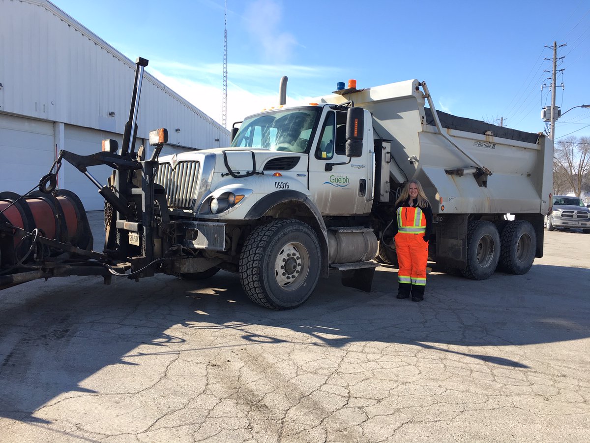 cityofguelph's tweet image. It's a beautiful cloudless day outside, but we're not fooled. A snowstorm is in the forecast. Our crews are getting equipment ready. Watch for news of a plow out, track our plows and thank a plow driver at ow.ly/7SPJ50xY9v4. #becausewinter #guelphroads