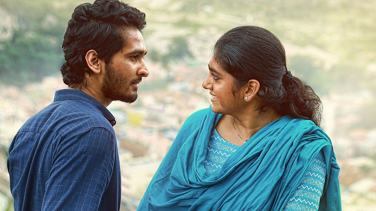 Suresh_Mathew_'s tweet image. “I thought you were someone who would see a person for what he is and not for the colour of a flag” - a line from the #Malayalam film #Eeda about 2 star crossed lovers, the boy belongs to a radical Sanghi family, the girl from a family of staunch communists. It&apos;s on @NetflixIndia