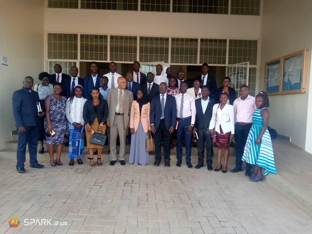Noowe18th's tweet photo. I was consulted on the proposed reforms to the education system for higher institutions . 

Following the visitation committee report on Makerere, the government has proposed reforms and my plea was to cause an innovatory, prostudent and uptodate change.
Thanksto prof.kagonyera https://t.co/Wc3EFLHWrx