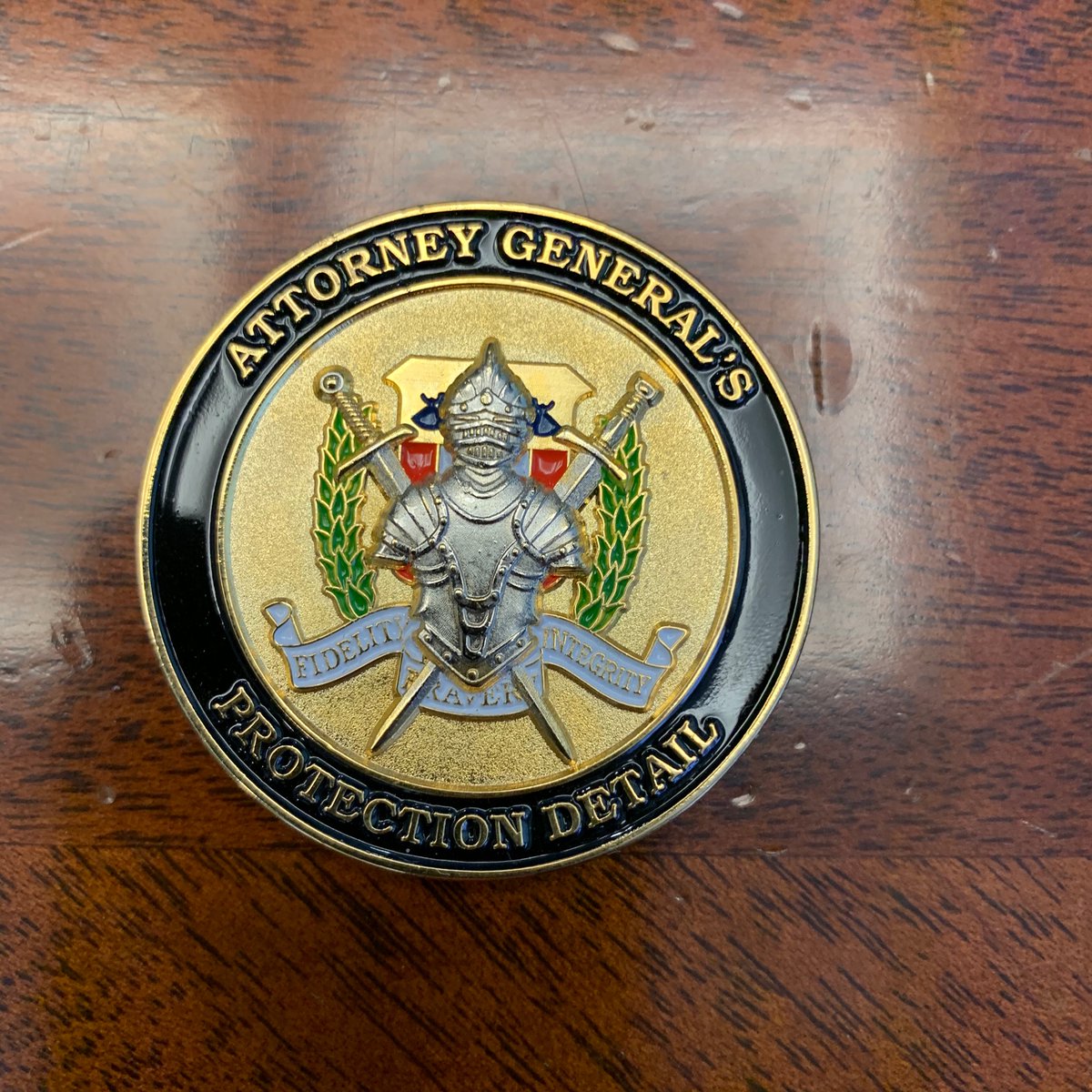 WDKYnews's tweet photo. WDKY #ChallengeCoinFriday honors the elite public servants from @FBI who provide for the physical safety of the Attorney General of the United States. @FBILouisville @USAttorneys https://t.co/CHUtCKswAg