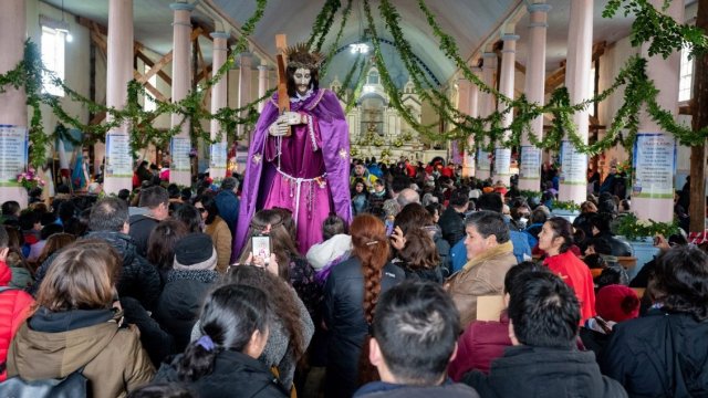 Cooperativa's tweet photo. [Fotos] Fiesta del Nazareno de #Cahuach espera la llegada de 12 mil personas este fin de semana en #Chiloé #CooperativaRegiones https://t.co/RWFSTiQQVh https://t.co/FIOzKdPwAZ
