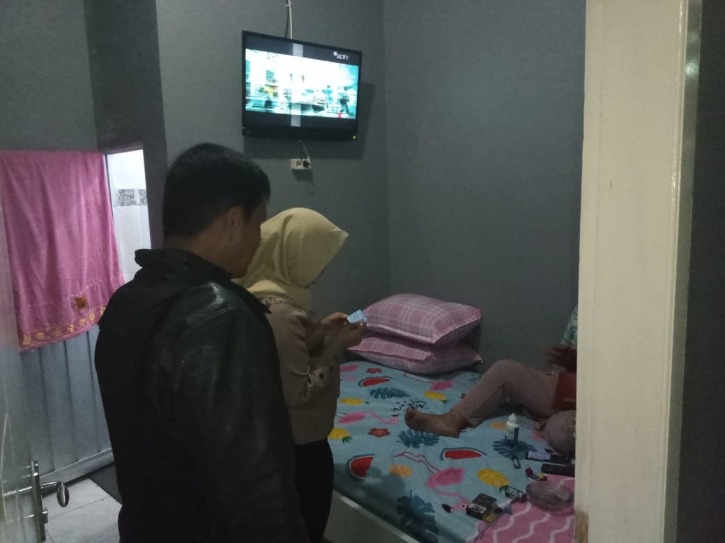 PDungingi's tweet photo. Jumat, 17/01/2020 anggota Polsek Dungingi melaksanakan patroli di wilayah hukum polsek dungingi dengan sasaran kos-kosan, penginapan, miras, serta penyakit masyarakat lainnya.
@desmontnugha 
@Humas_Polres https://t.co/2v2njGl4Nv