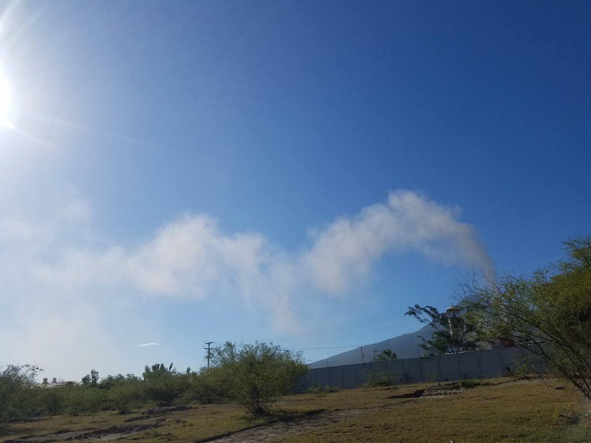 MelckMoya's tweet photo. @MedioAmbienteSV 
@ministeriosalud 
Quisiera que alguien nos pudiera ayudar a que la empresa" disa s.a de c.v "controle el polvo que genera con su proceso de asfalto. Estamos respirando polvo  todos los días..  esto nos puede llevar a través problemas respiratorios.. https://t.co/2xULUF9QTy