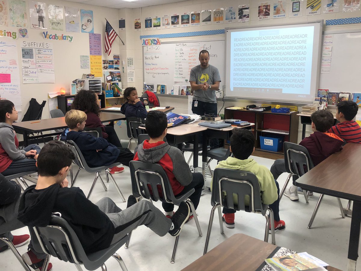 MoultonAbby1's tweet photo. Thank you @ldacompton for speaking with our class about people who inspired you! #jlsms @MichelleCPicard @JLSMS_Official https://t.co/74EsowGWhn