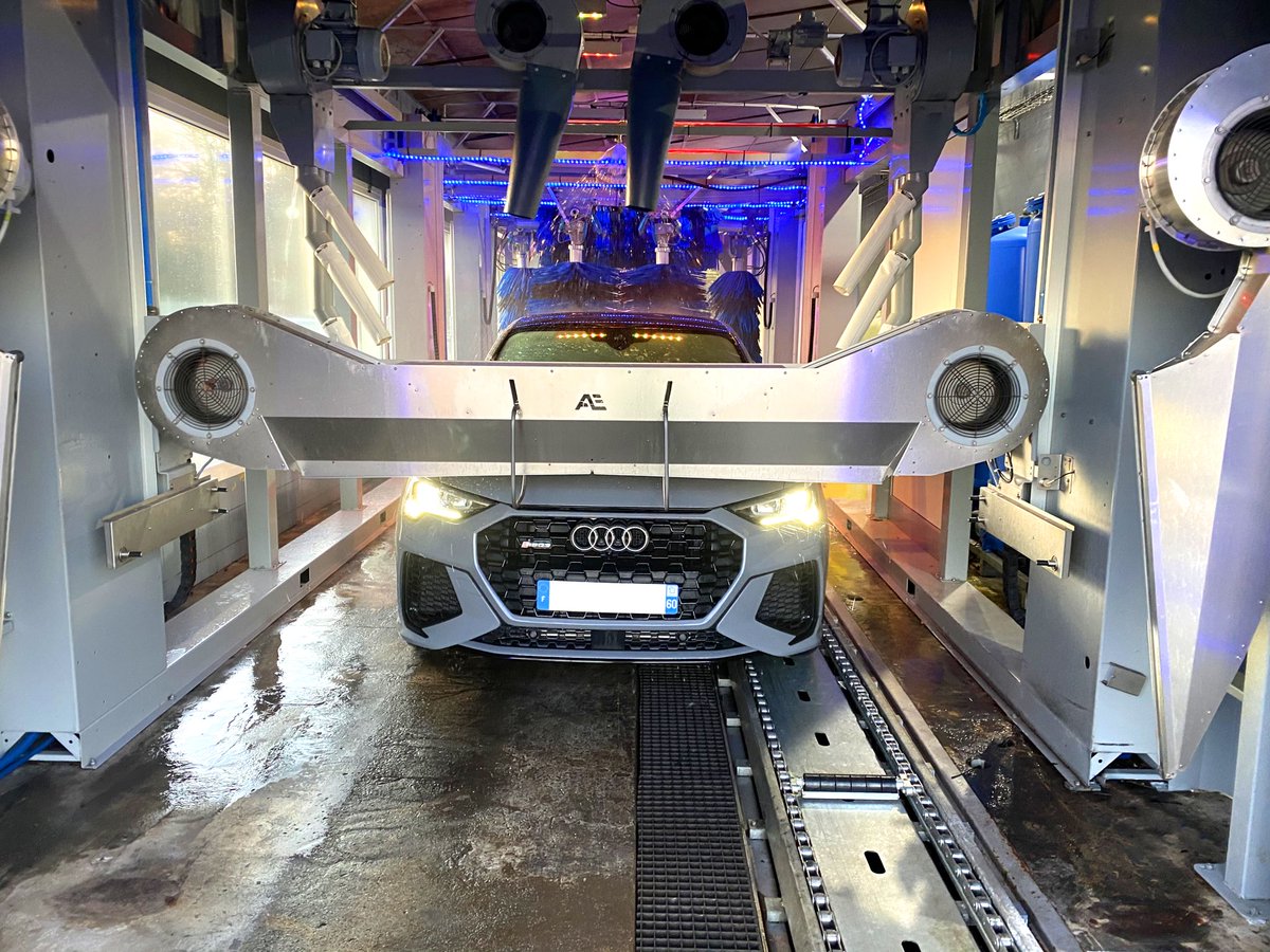 tecnoleclavages's tweet photo. ➡️ Nouveau tunnel de lavage conçu et monté par l’équipe Tecnolec ✅
#tecnolec #lavage #wash #nettoyage #carwash #lavaggio #autolavaggio #clean #carclean #wasch #waschen #autoequip #hautepression #tecnoleclavages #cleaning #wasching #brushin #tunneldelavage #audi #audirsq3 #rsq3 https://t.co/HmS1pT1LA3