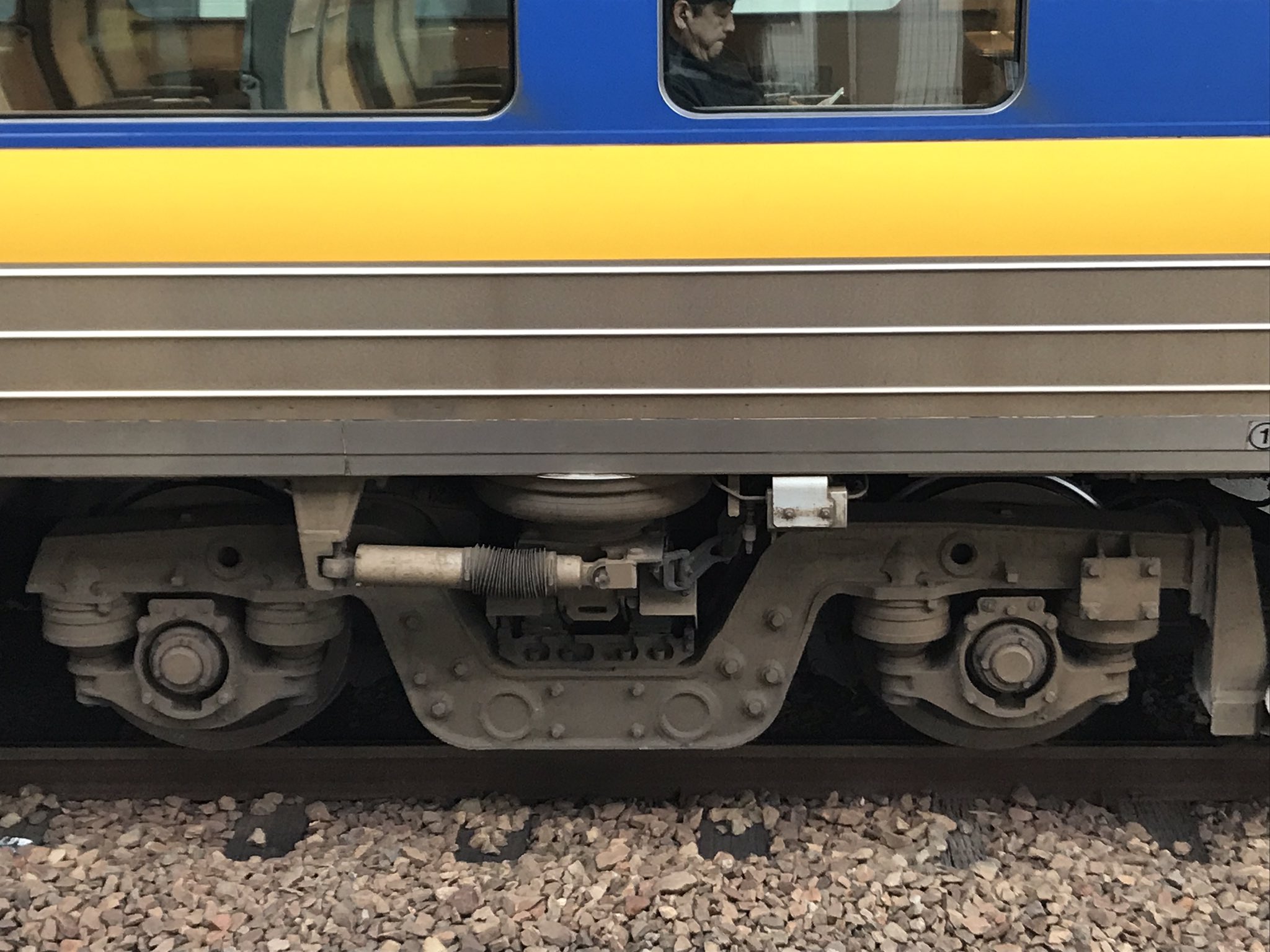 ながおか 鉄道垢 振り子台車のこの独特な な形の台車枠好きな人いますか 笑 振り子台車 振り子式車両 キハ187 T Co Qgtezuszby Twitter