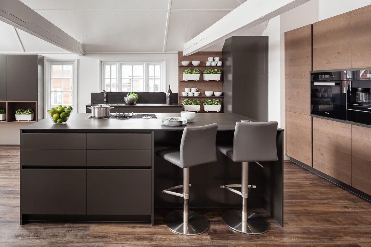 JBKitchens's tweet photo. This sleek and modern ex-display kitchen in our Heathfield showroom is for sale. 

Call us now on 01435 866435 to find out how you can get 50% off the recommended retail price. https://t.co/EGKq80mHXp