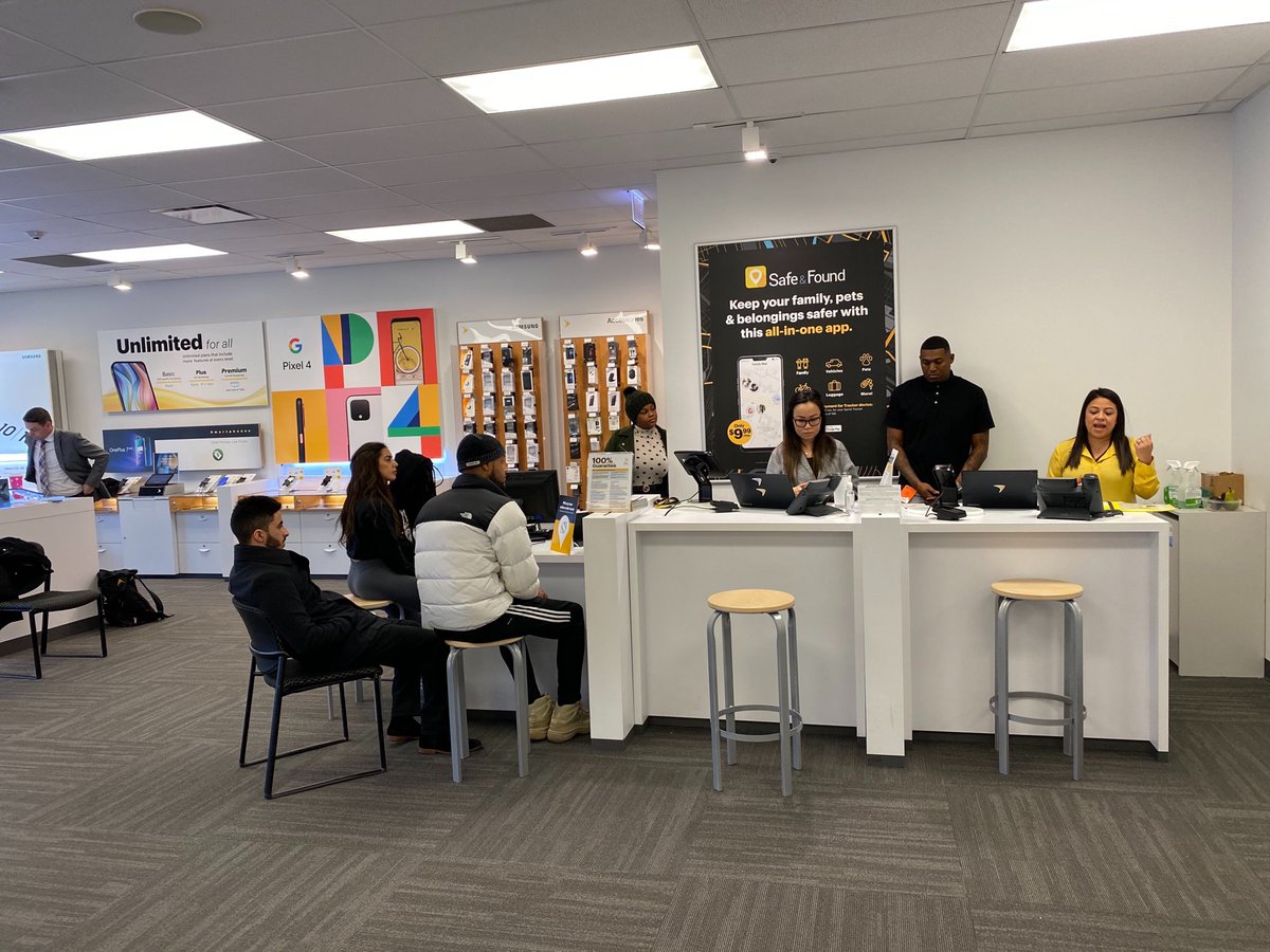 SprintOp2178's tweet photo. @SprintOp2178 with @AntoineJoiner @CLSprintCalica @ShaunGarner11 and Beast Mode team and Tashi at @AngelGomez143 Weekend Sales Rally Call in Orland Park! https://t.co/BgTgBmERSJ