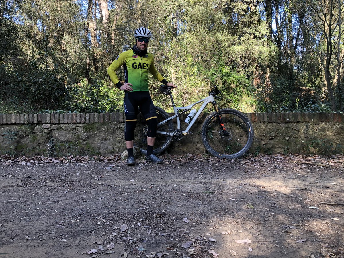 gerson_garrosa's tweet photo. En vistas de que el domingo se prevén lluvias, me he marcado un viernes con sabor a sábado. ¿Vosotros/as cómo os planetáis el fin de semana?
@imparablestv
#Thrombactiv
#Imparables
#Msctires
#Finisher
#Oakley
#Orbea
#GoPro
#Gobik https://t.co/SLhef67f5u