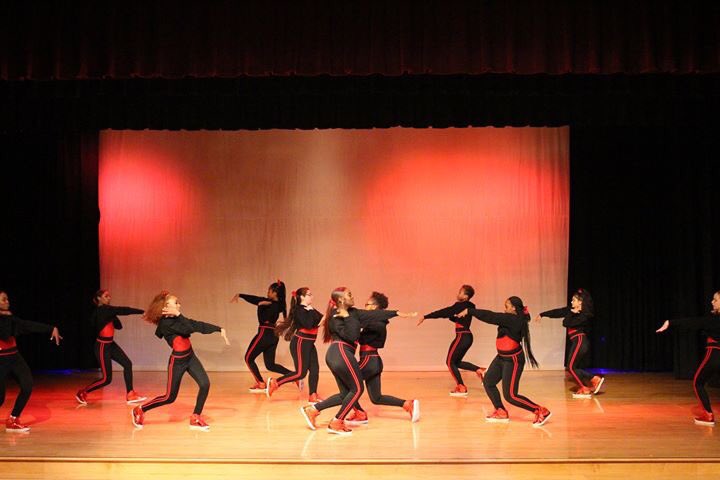 ElizabethSeton's tweet photo. Don't miss our annual winter dance performance in the Mahler Center for the Performing Arts! Online ticket sales are closed, but tickets may be purchased at the door ($5 cash only). Photo credit: Amanda G. '20. https://t.co/VwQ77T394V