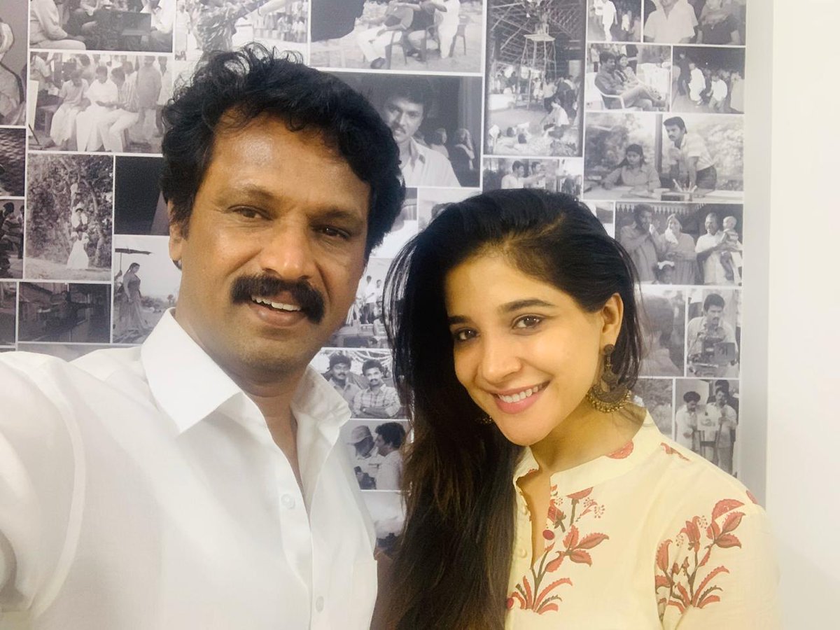 ssakshiagarwal's tweet photo. Nice to Meet My @directorcheran Anna & Celebrated Pongal with him . Selfie with his Wall of Fame 😊 #Cherappa https://t.co/ys2PLX4rI8