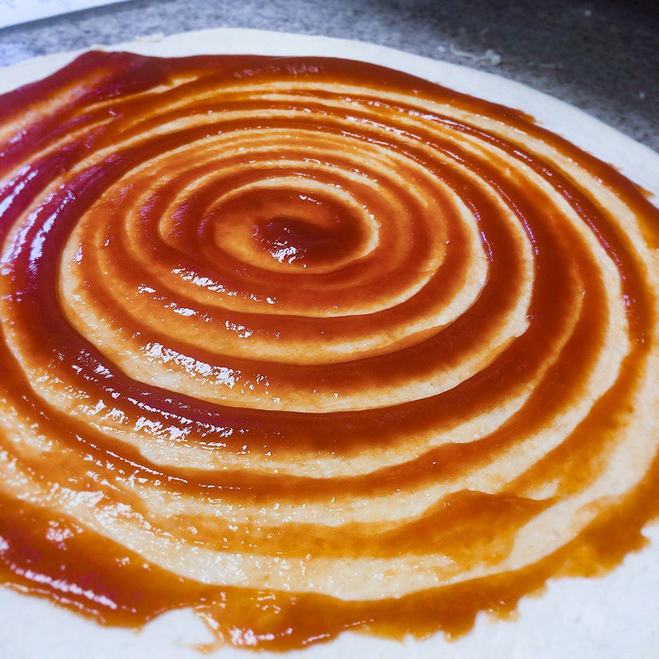 WoodysPizzas's tweet photo. The secret is in the sauce..... and our #stonebaked oven of course!

Nothing beats authentic #stonebaked #pizza 🍕

If you haven't tried #WoodysPizza yet, order now 👇

💻 https://t.co/WNVhbuEqst 
📱 0141 889 2545 https://t.co/yd7O9qbs54