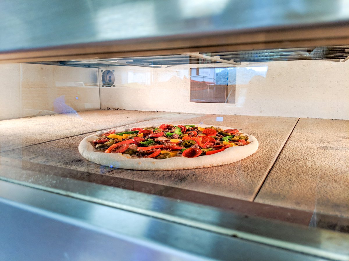 WoodysPizzas's tweet photo. The secret is in the sauce..... and our #stonebaked oven of course!

Nothing beats authentic #stonebaked #pizza 🍕

If you haven't tried #WoodysPizza yet, order now 👇

💻 https://t.co/WNVhbuEqst 
📱 0141 889 2545 https://t.co/yd7O9qbs54