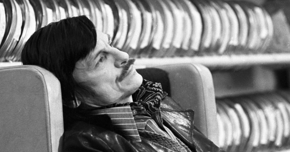 RedazioneFilmTv's tweet photo. Esce nelle sale per #Lab80film il documentario Andrej Tarkovskij - Il cinema come preghiera, che il figlio del maestro russo dedica al lavoro del padre. #FilmTv dedica uno speciale all’opera di un regista fondamentale con la filmografia completa: https://t.co/gaYDEUrL27 https://t.co/GuYKy8qmJ3