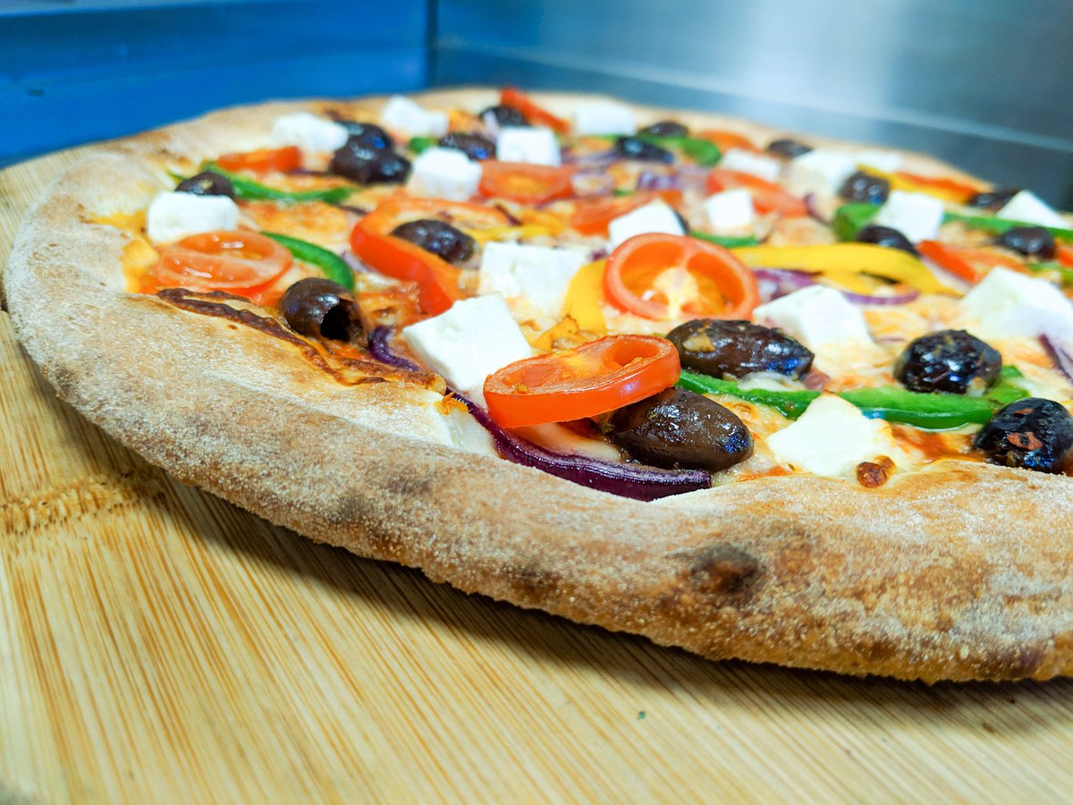 WoodysPizzas's tweet photo. The 'Greek Classic' one of our #Vegetarian favs! 🍕

Hand-spun base with tomato, onion, olives, green peppers, feta cheese, olive oil, and oregano! 

Get your order in now! 👇
 💻https://t.co/WNVhbuW1k1  
📱 0141 889 2545 https://t.co/MINfSmiQjT