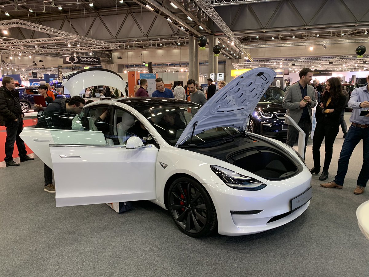 raffaeru's tweet photo. The only car I would actually want to drive home with lol #viennaautoshow https://t.co/RV9Pfy9aDB