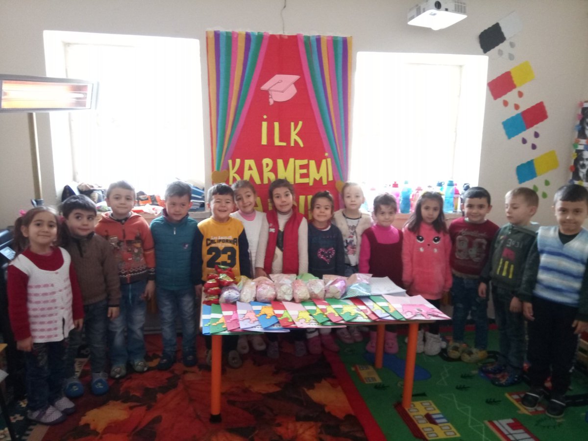 Anasınıfı öğrencilerimiz ilk karnelerini aldılar.