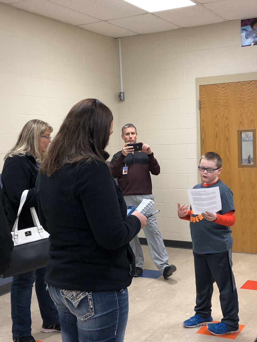 KTOY2020TeamG's tweet photo. #KTOY2020TeamG had a great time with some awesome tour guides at #Lincoln379 #usd379. https://t.co/rwv8WZUES1