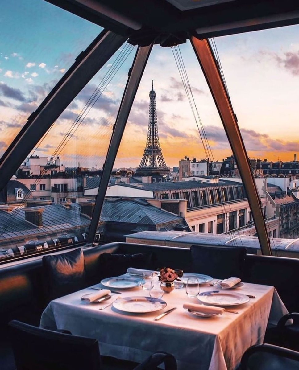 Your #FridayFeeling would be so much better with a weekend city break to look forward to! 
Book one now... verychic.com/en?thematic=H