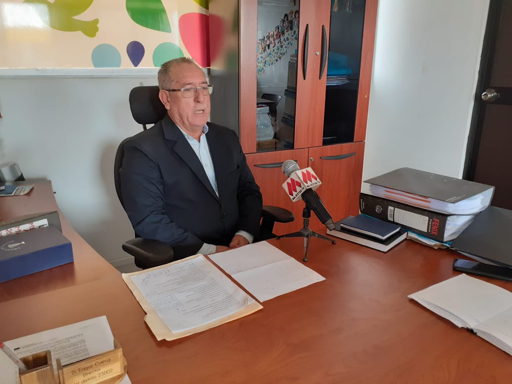 EdgarCuevaV's tweet photo. MSc.@EdgarCuevaV director #Distrito23D02 de educación #SantoDomingo, en entrevista con @Majestadtvsd, informa sobre la evaluación #SerBachiller. Cumpliendo el cronograma estalecido por @Educacion_Ec, se está receptando a 34 estudiantes con #NEE, en diferentes instituciónes de BGU https://t.co/6Rio4EBF9a