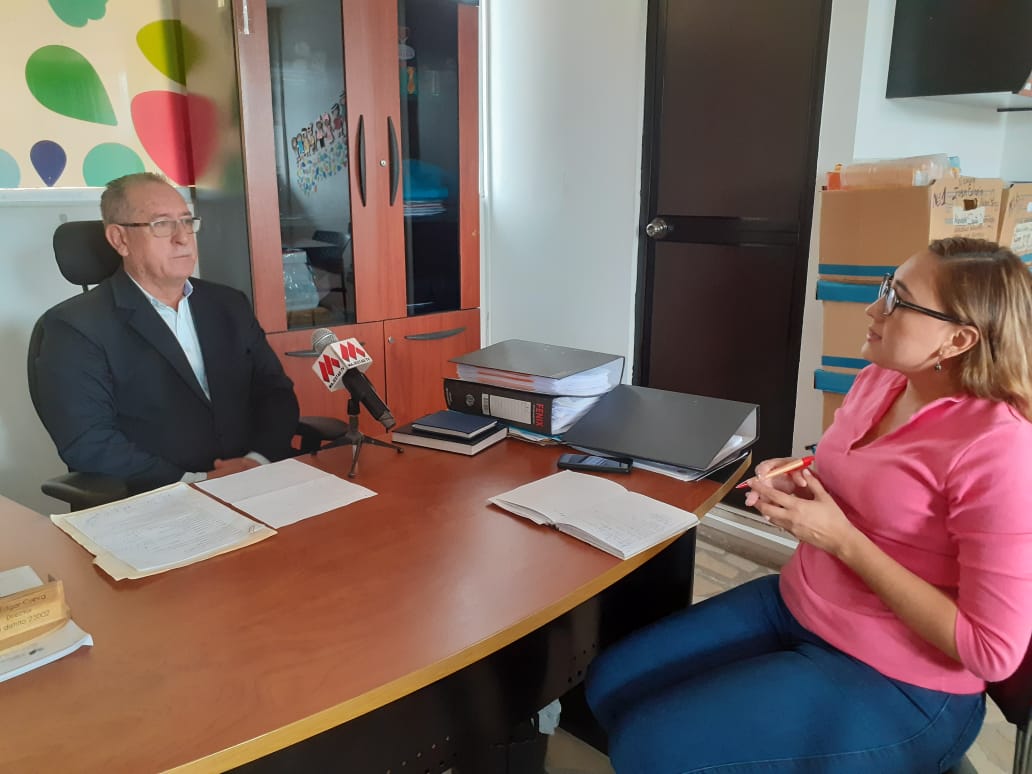 EdgarCuevaV's tweet photo. MSc.@EdgarCuevaV director #Distrito23D02 de educación #SantoDomingo, en entrevista con @Majestadtvsd, informa sobre la evaluación #SerBachiller. Cumpliendo el cronograma estalecido por @Educacion_Ec, se está receptando a 34 estudiantes con #NEE, en diferentes instituciónes de BGU https://t.co/6Rio4EBF9a
