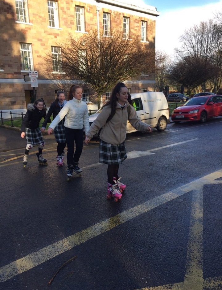 Our Skate to school awareness campaign was launched today to highlight alternative travel modes to school #sustainablekaroke @SEAI_ie @greenschoolsire #onegoodidea @onegoodidea #reduceairpollution #mindourplanet